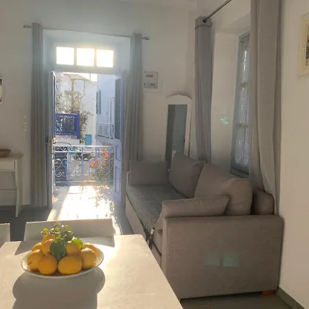 Liada Cosy Avec Balcon, Centre De Parikia Et Proche Apartman *